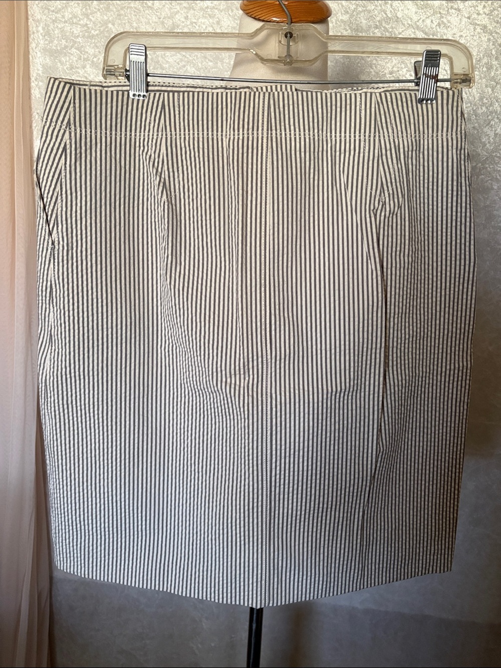 J. Crew White And Gray Stripes Seersucker Pencil Skirt Nwot Size 6